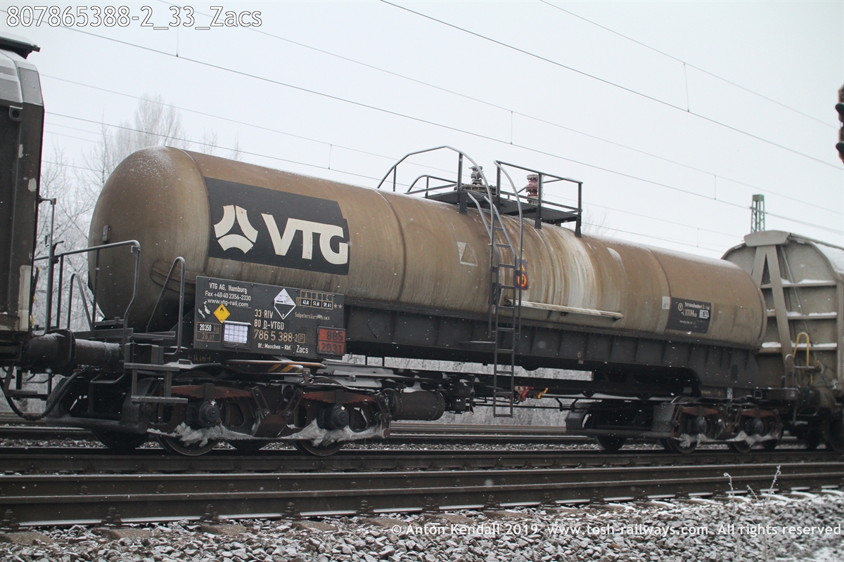 807865388-2_33_Zacs.JPG